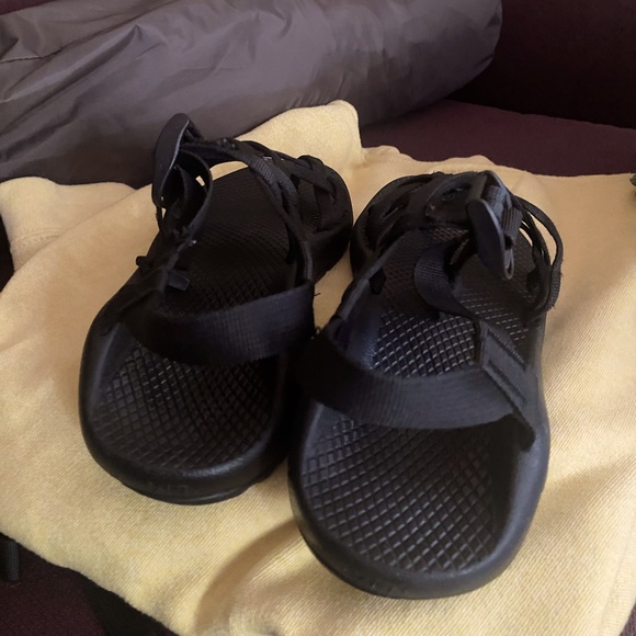 Chaco Women’s Z/Cloud X Sandals Size 7 - Black, strappy, toe loop - Picture 2 of 4